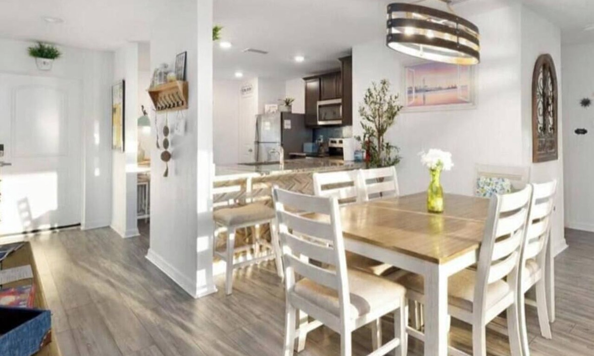 Biggar House | Peaceful Retreat in Fort Myers. Entire home. Weekly and Long Stay Discounts!