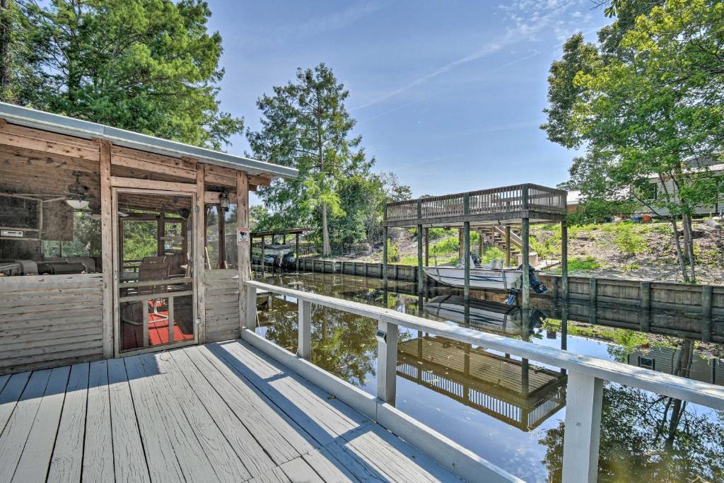 Satsuma House | Peaceful Satsuma Escape w/Dunns Creek Access