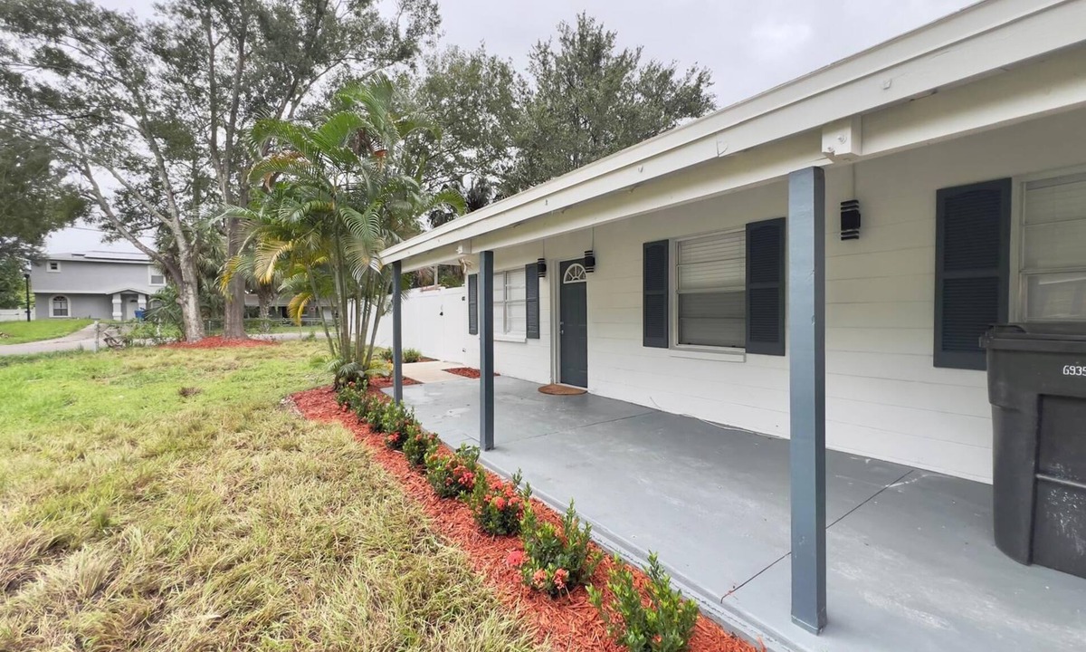 Town N County Park House | Peacefull & Central 2-bedroom house with AC in sunny Tampa