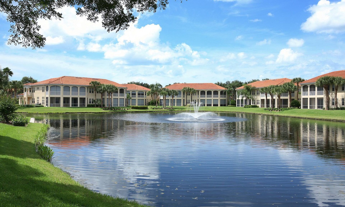 Pelican Bay Condo | PELICAN BAY Amenities! BEACH CLUB! WALK TO SHOP/DINE/PICKLEBALL/TENNIS/QUIET