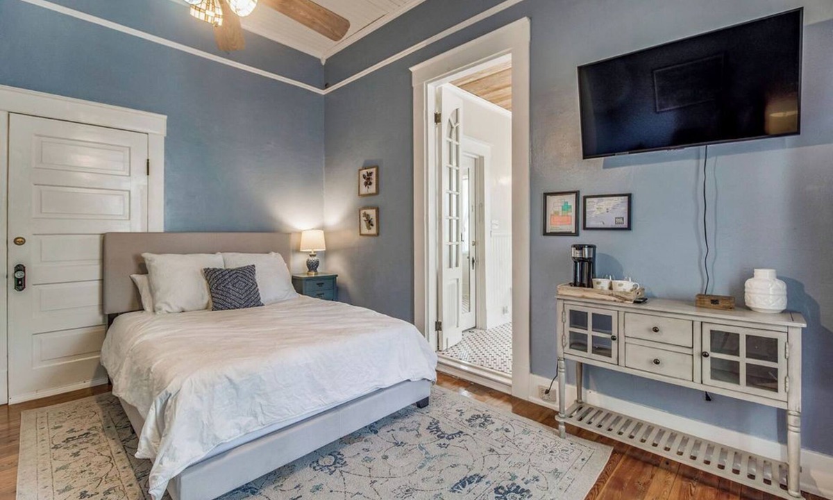 East Hill House | Pensacola 1BR Sleeps 2 Close to Downtown