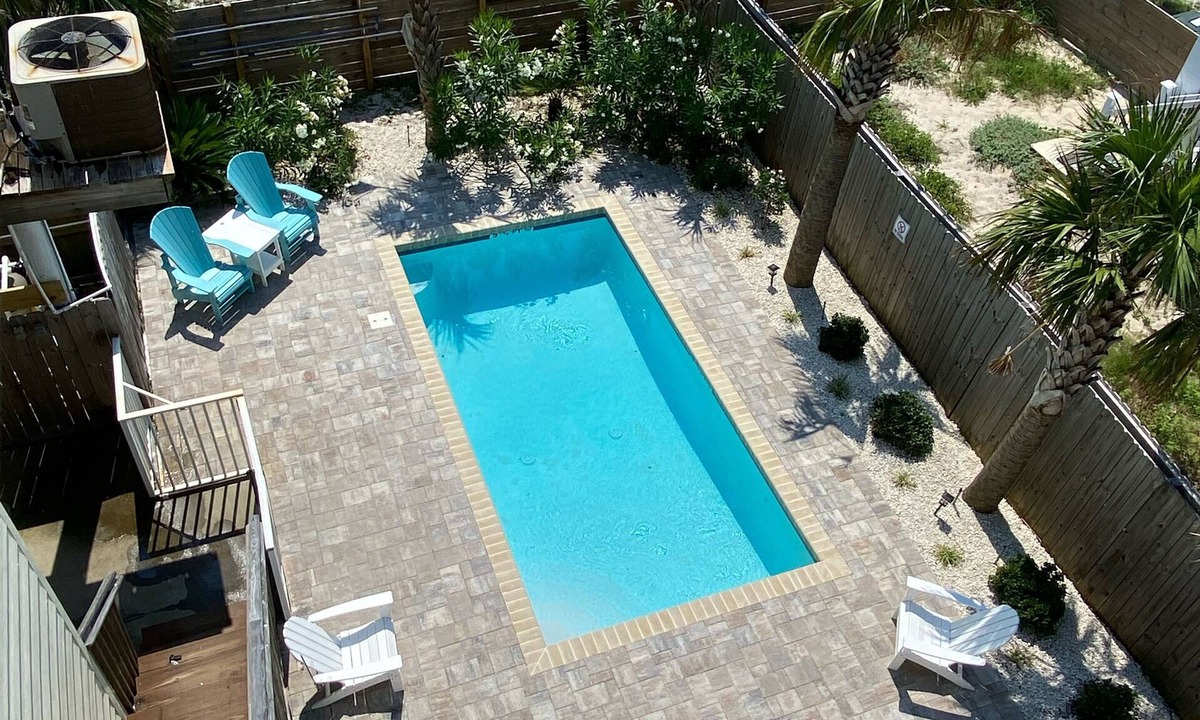 Villa Primera House | Pensacola Beach Getaway! 5BR Beach House -Private Pool - walk to beach