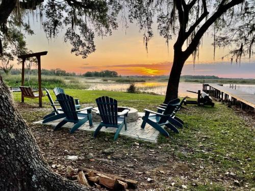 Hernando House | Perfect Pointe Lakehouse waterfront private dock kayaks sleeps 8