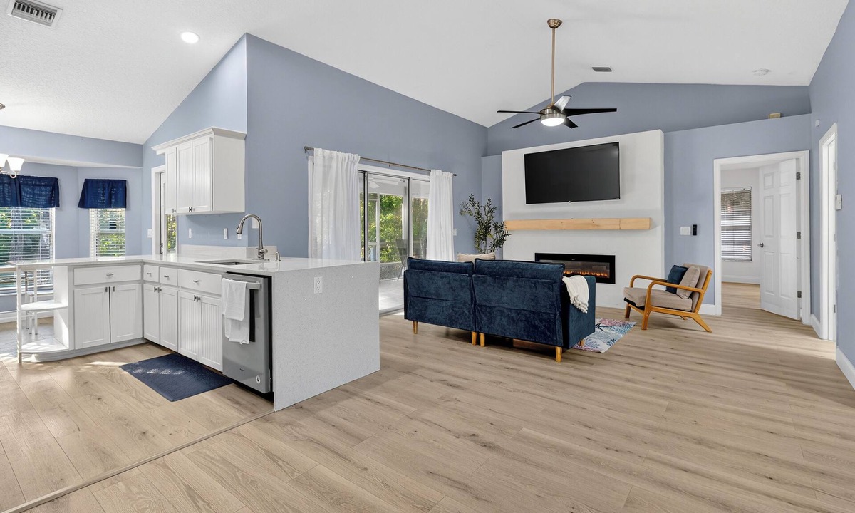 Crystal River Cottage | Pet friendly 3/2 home in Crystal River, minutes to manatees,springs and dinning.
