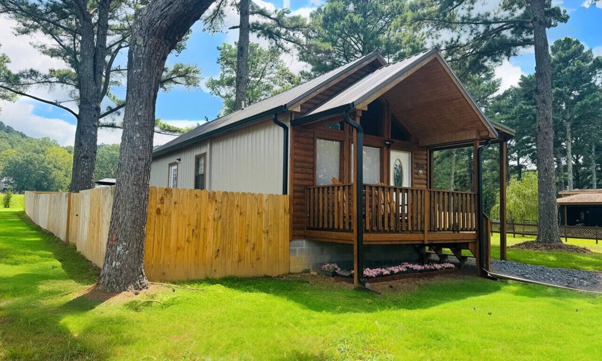 Groveoak Apartment | Pet-Friendly Cabin w/Views & Lake Access - Coco Chateau