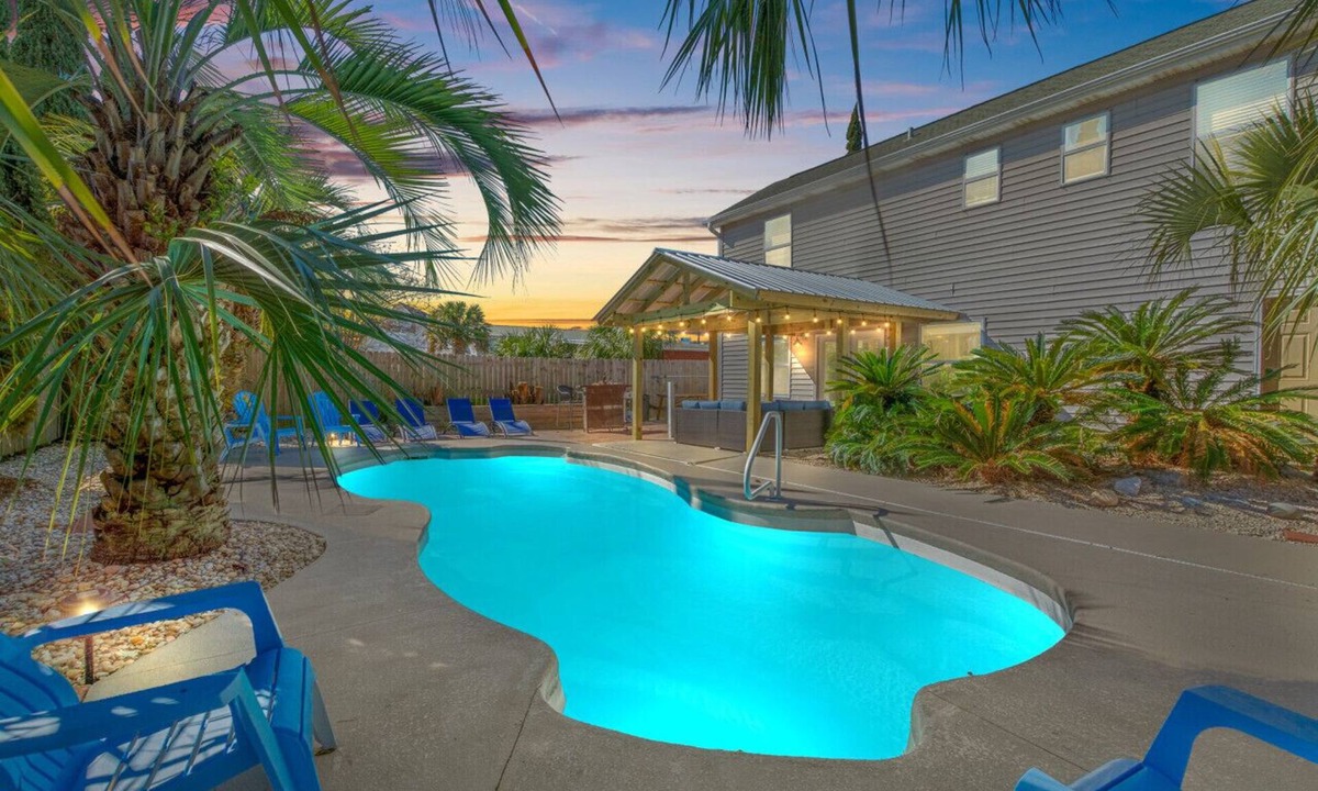 El Centro Beach House | Pirates Cove ~ Heated Pool, Hot Tub, Game Room & 6-Seater Golf Cart