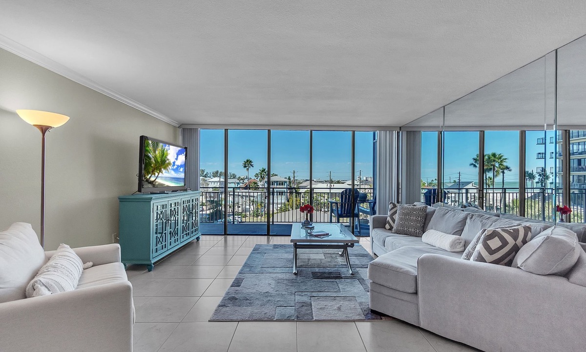 Sunset Beach Condo | 🌴Pool, Beach Access, Workout Room, Best of Bay and Gulf location!🐬Mansions By Th