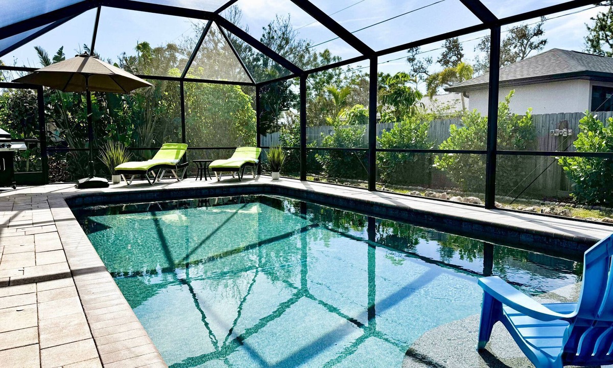 South Venice Villa | Pool & Beach – Shark Teeth Hunting – Families welcome – Pool Heater included!