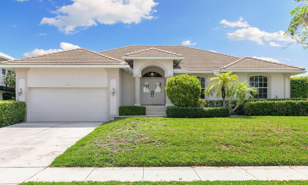 Marco Island House | Pool home .3 mi. Walk to South Beach restaurants movie theater mini golf