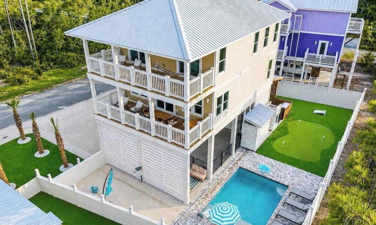 Indian Pass House | Pool, Putting Green, Giant Sand Pit, Walk 2 Beach