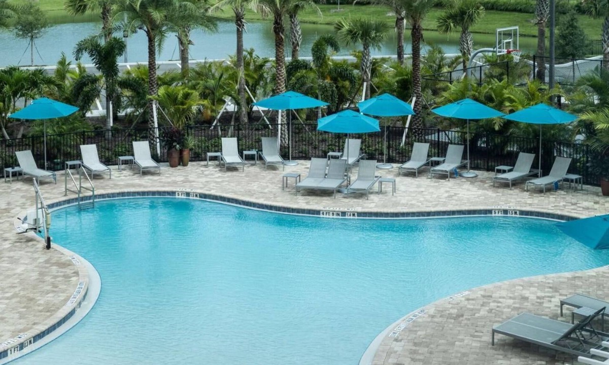 Port Canaveral Hotel | Portside 2 Queen 1BR w/Outdoor Pool | 0.4 mi Oceanside Distillery