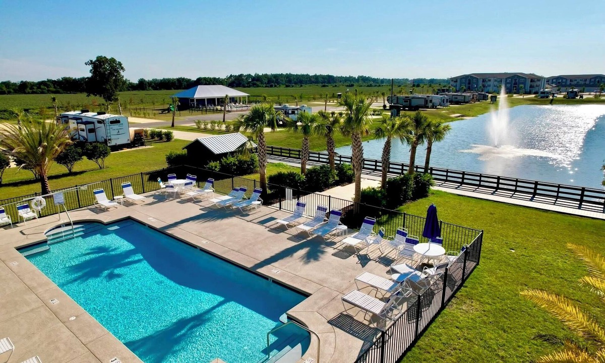 Foley RV Rental | Premium RV Site 81 - Gated, Heated Pool & Near OWA