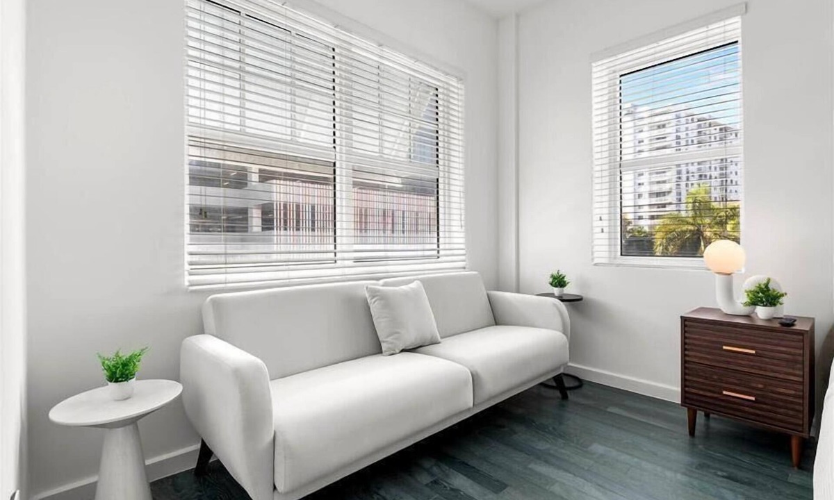West Avenue Hotel | Prime Miami Queen Studio | nr Lincoln Road & Miami Beach
