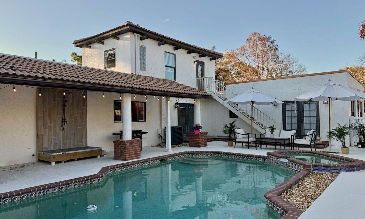 Vero Beach Villa | Private 5BR Pool Retreat Boat & RV Friendly 1 Acre Near JRTC & Wabasso Ramp