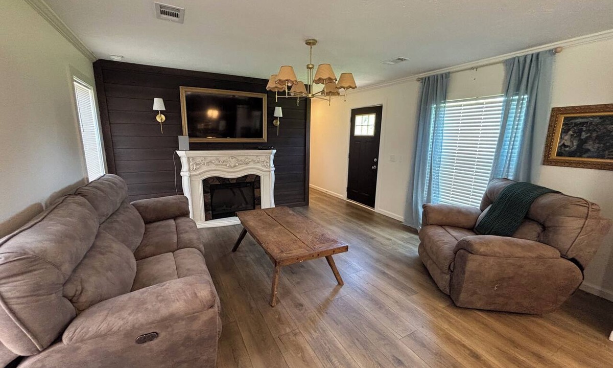 Saint Elmo House | Private Coastal Retreat 20 Min to the Beach