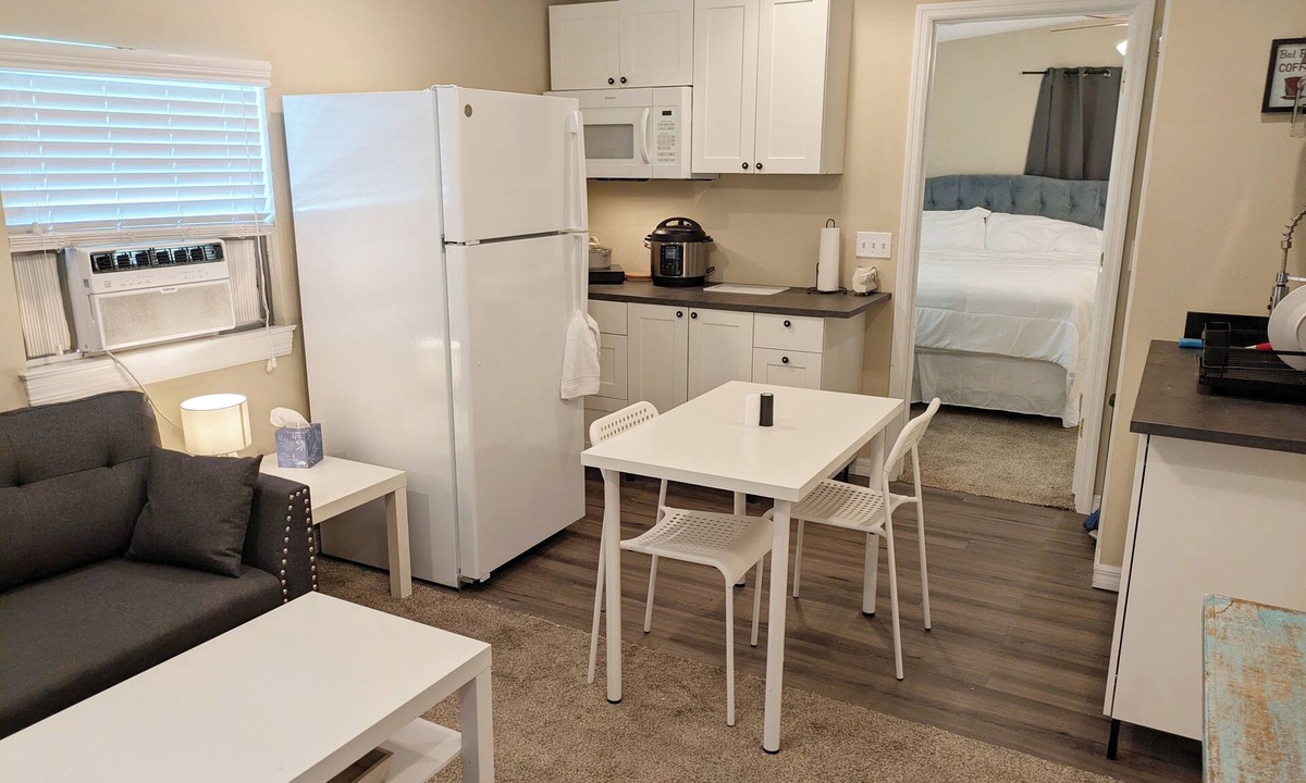 Cypress Gardens Apartment | Private Entrance 1 Bd 1.5 Bath Guest Suite in Cypress Gardens 1 mile to Legoland