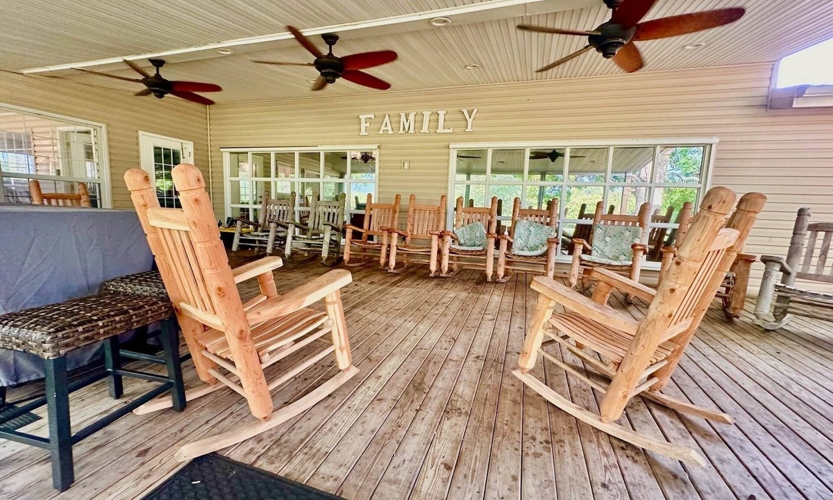 Saucier House | Private Family Mini Resort! Pool, Gym, Pool table, foosball, volleyball, Lake +