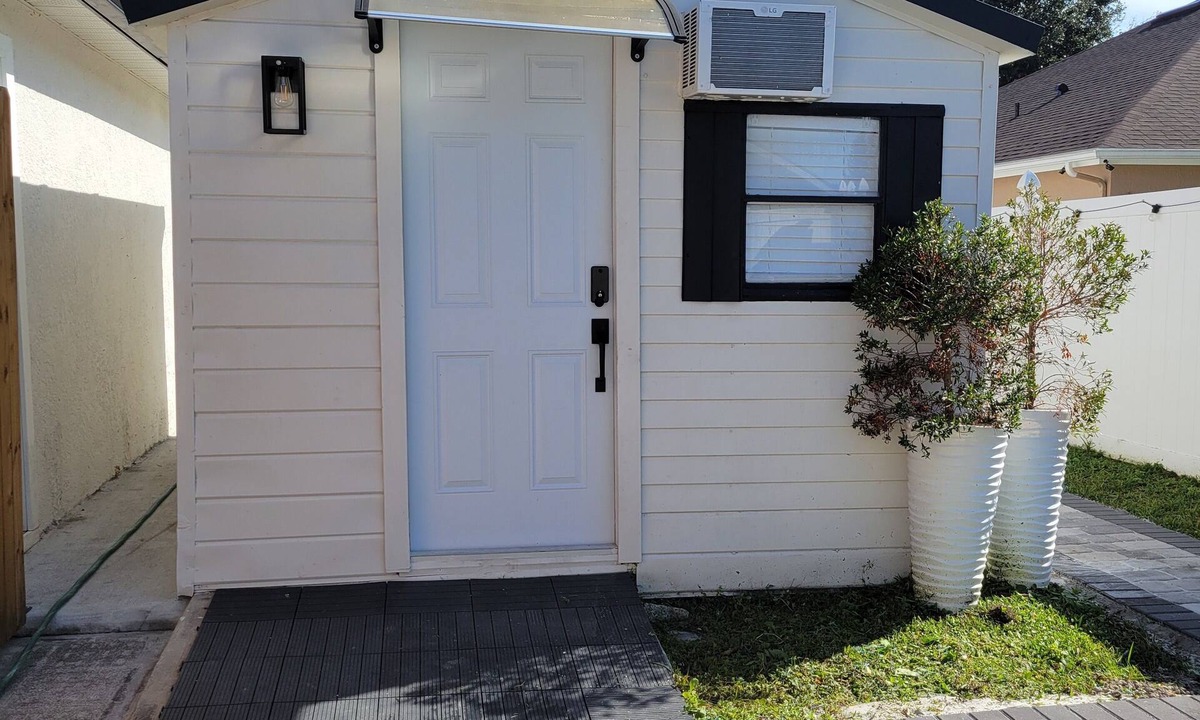 Pebble Point Cabin | Private & Fully Independent Tiny House in Kissimmee,Fully Equipped.