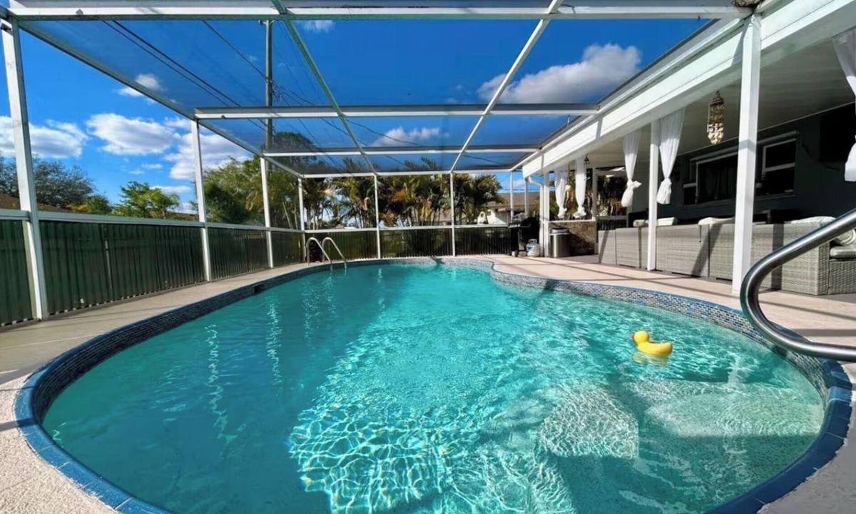 San Carlos Park House | Private Heated Pool + BBQ 3BR Fort Myers Getaway Near Beaches