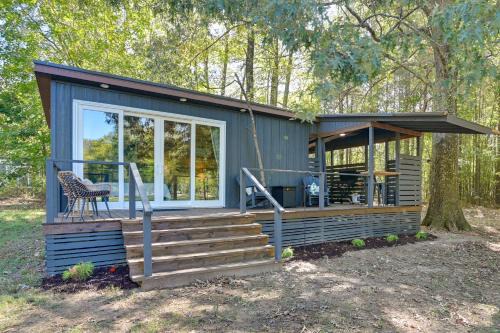 Cherokee Apartment | Private Hot Tub, Fire Pit! Pickwick Lake Escape