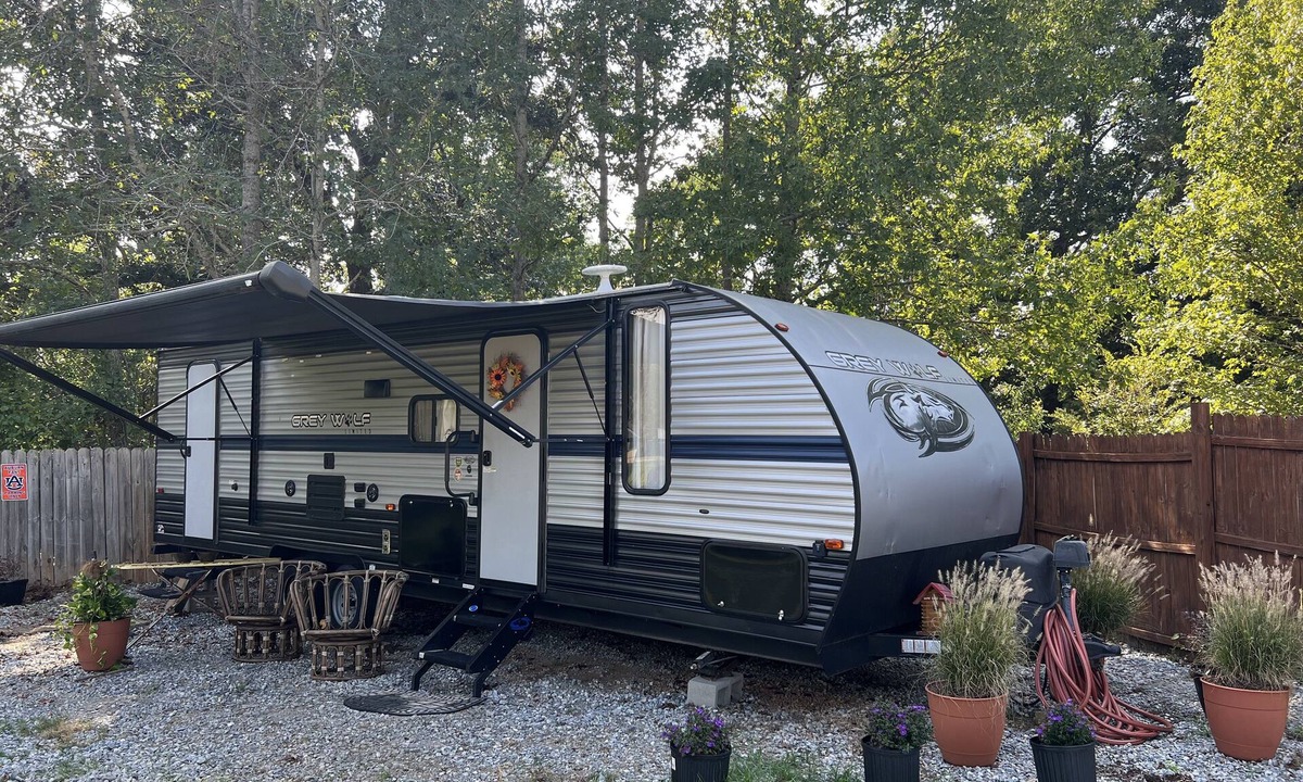 Valley RV Rental | Private Outdoor Shower 🌸 25 to Auburn & West Point Lake!