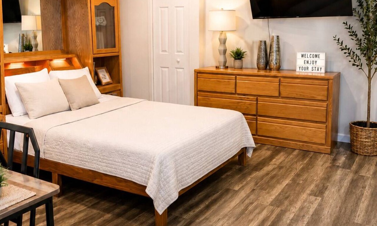 Embassy Hills Apartment | Private & Peaceful Suite | Fast WiFi | Patio | Close to Beaches & Downtown