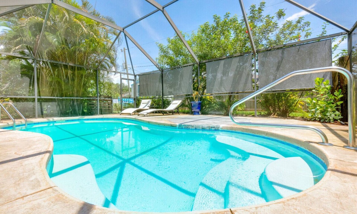 Palm Bay House | Private Pool - Bright Spacious Home Business or Family, 25 Min to Beach