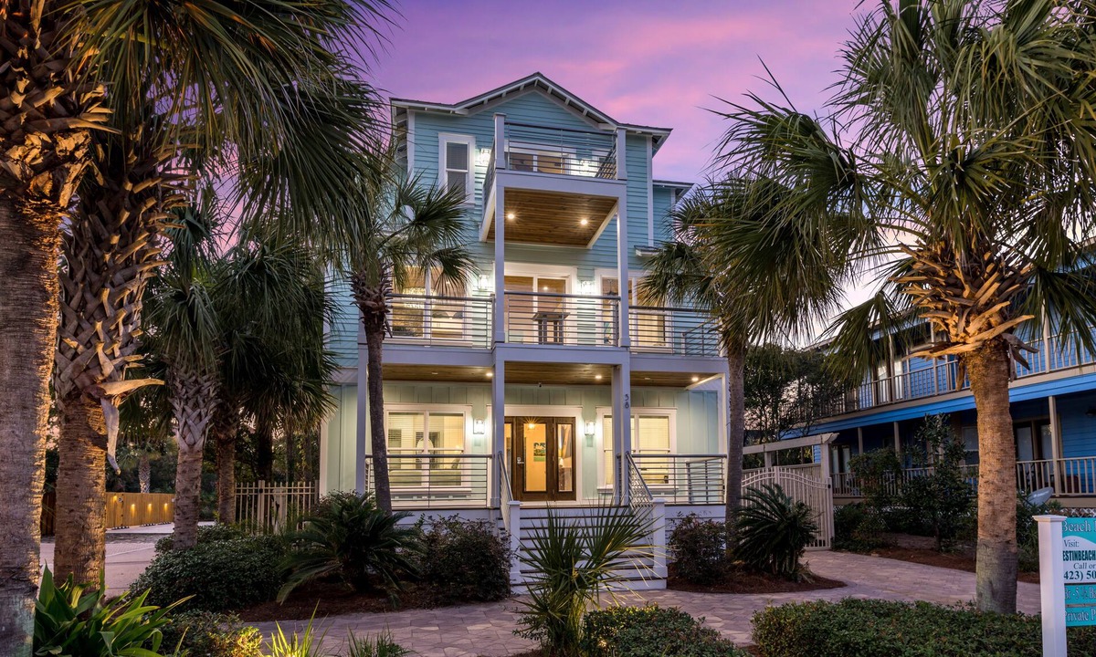 Crystal Beach House | Private Pool - Custom Home -45 Sec Walk To The Beach!