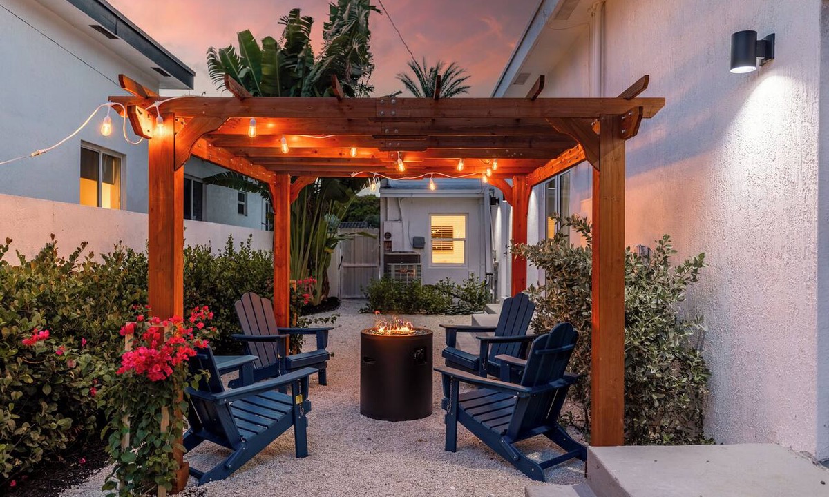 Central Fort Lauderdale House | Private Pool + Firepit + Beach Gear | Short Drive to Beach + Las Olas | Al Mare