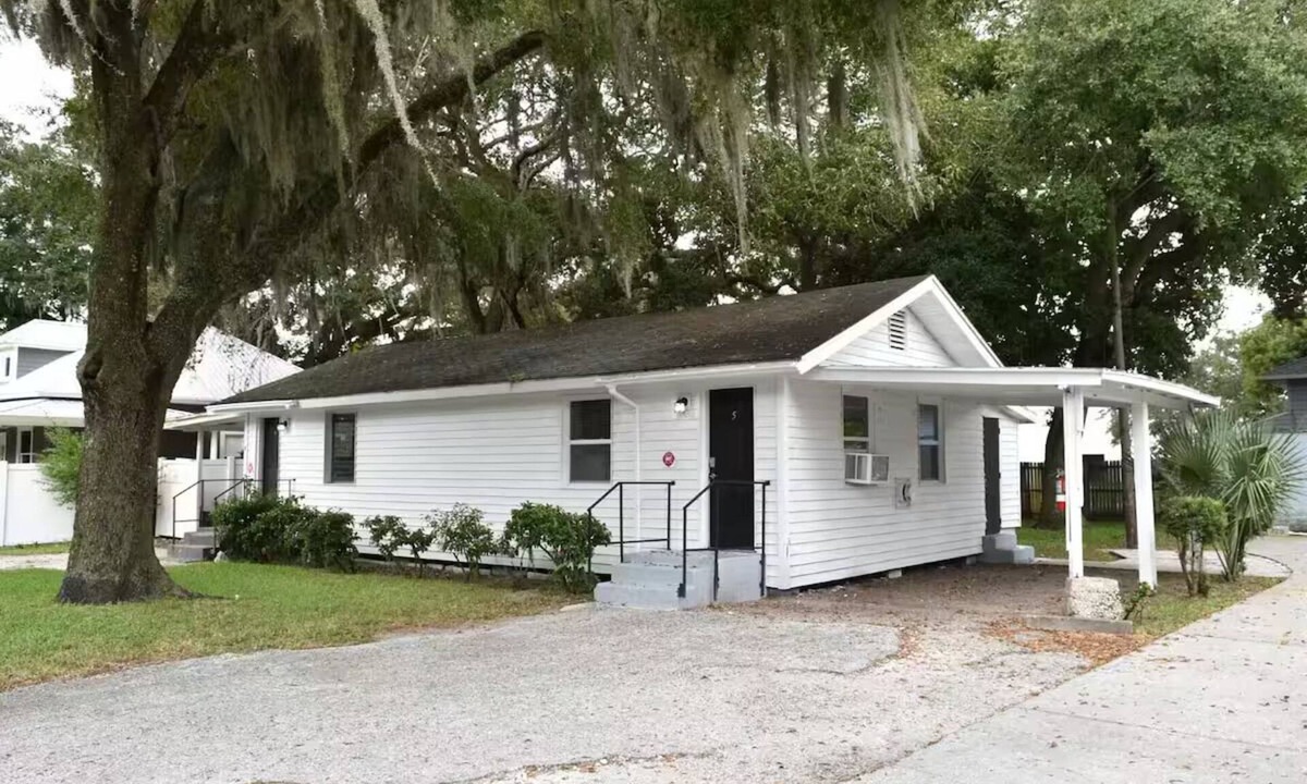 Winter Garden Apartment | Private Studio Apt #7 by Bike Trail & Historic Downtown Winter Garden