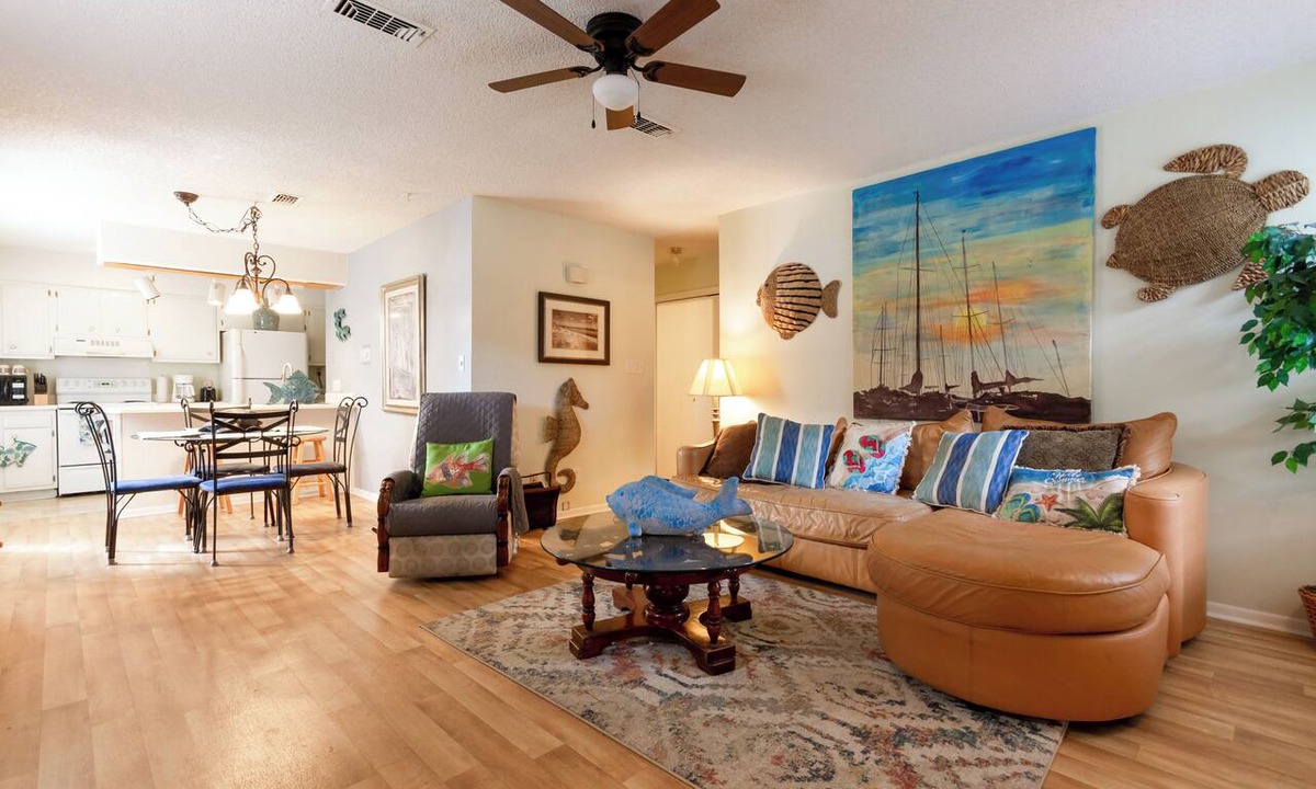 Northeast Pensacola Condo | Quiet Condo ~ 10 Mi to Dtwn Pensacola