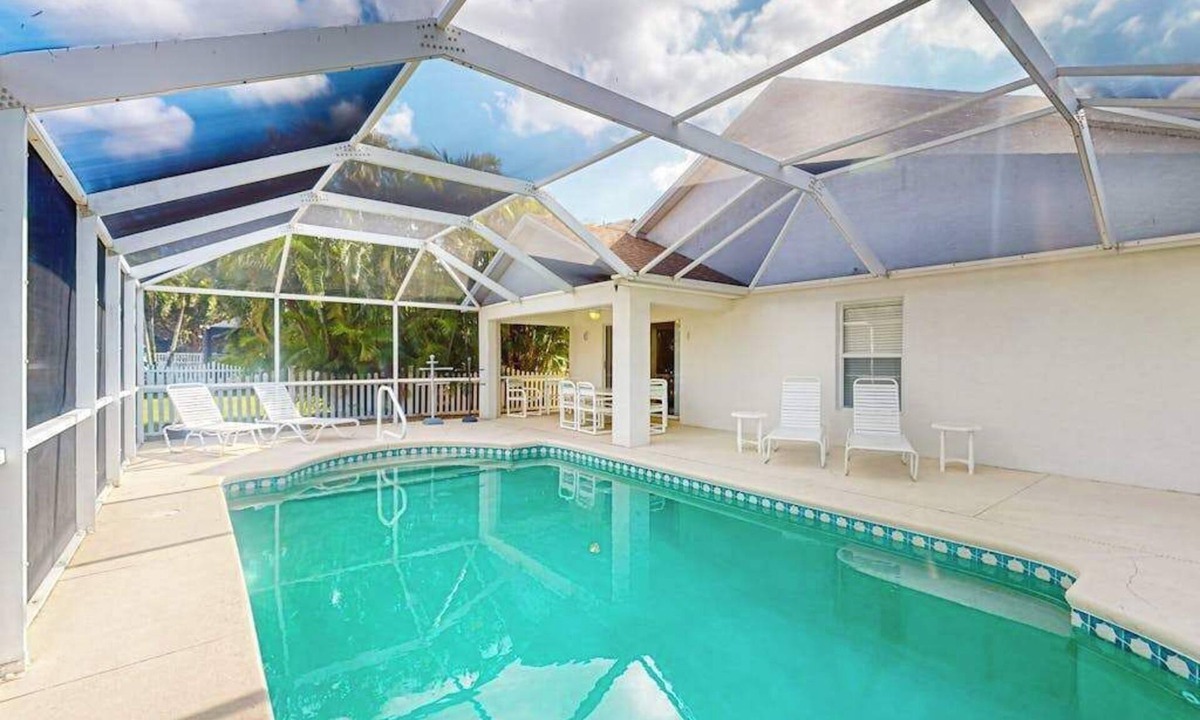 Biggar House | Quiet Fort Myers Getaway with Private, Screened-In Pool; Close to Beaches & Golf