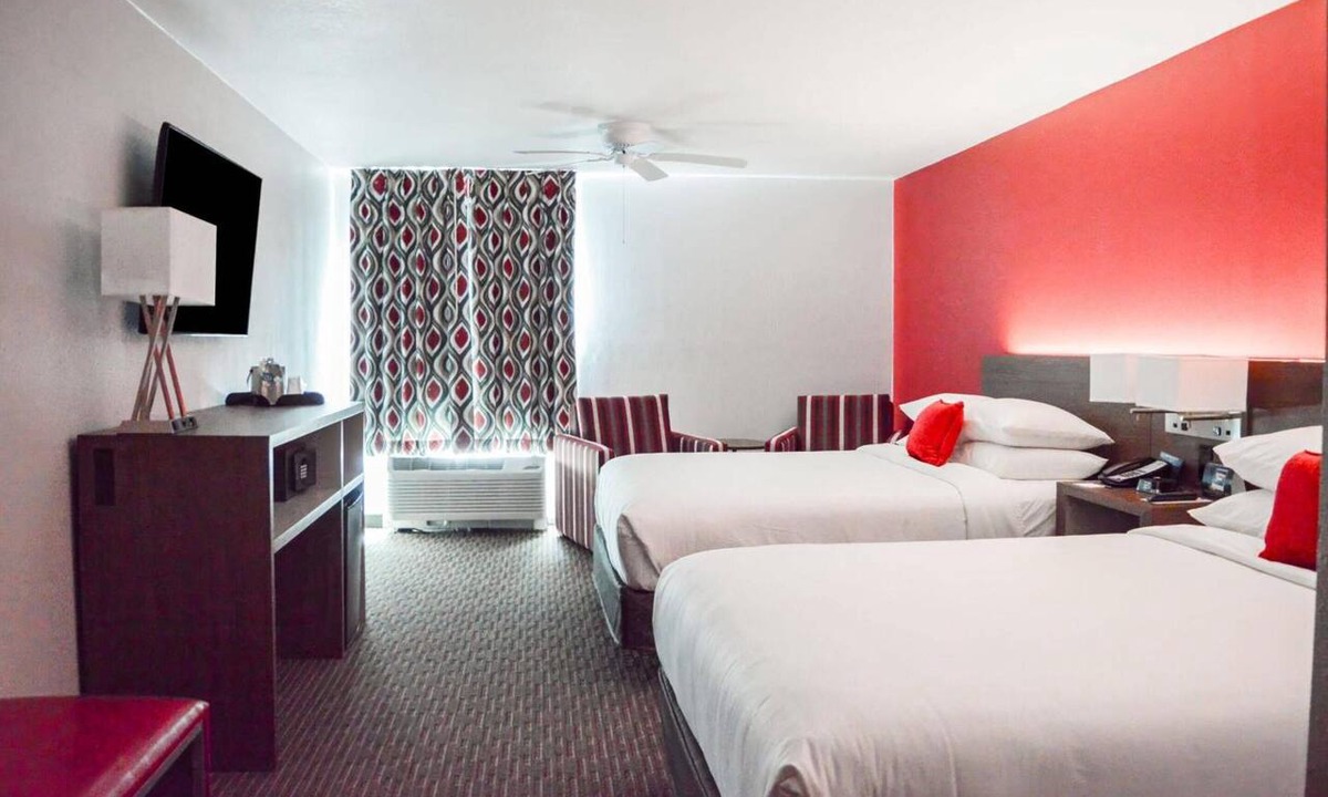 Kissimmee Hotel | Radisson LBV South | 2 Queen | Minutes to Theme Parks, Old Town Kissimmee
