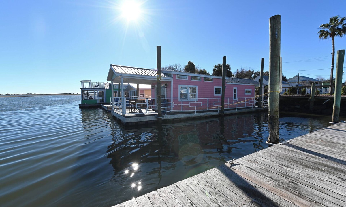 Historic Downtown Apalachicola Boat Rental | Rebel's Rest - A Romantic Getaway Houseboat w/New Water Filtration System