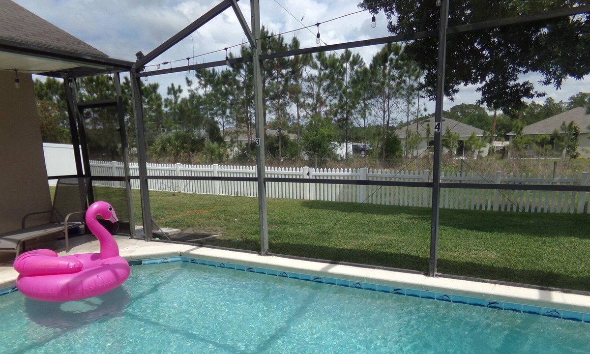 Orange Tree Villa | Recently Refurbished, Pet Friendly, Enviable Private Pool Area in a Great Location, Close to Everything.