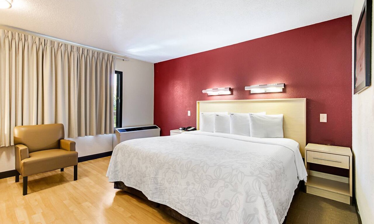 Palm Beach - West Palm Beach Hotel | Red Roof Inn PLUS+ West Palm Beach