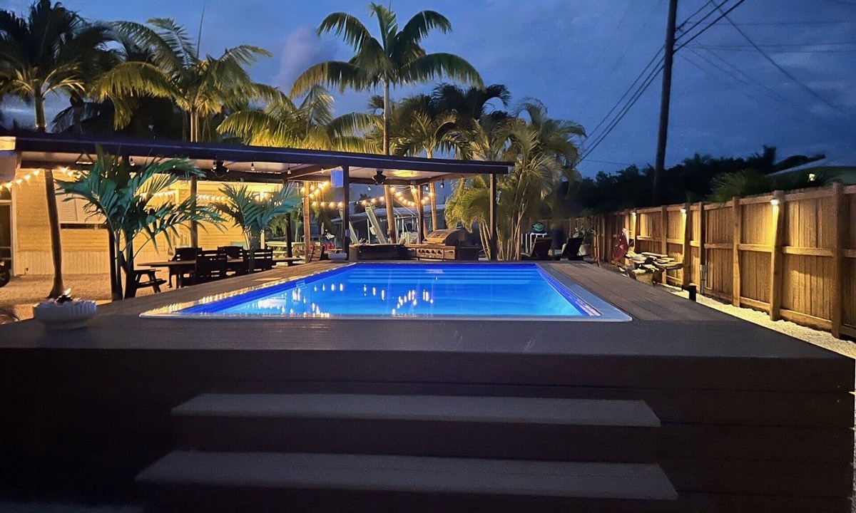 Sexton Cove Estates Cottage | Relax In a Piece Of Paradise Waterfront with Private END Canal Pet Friendly!