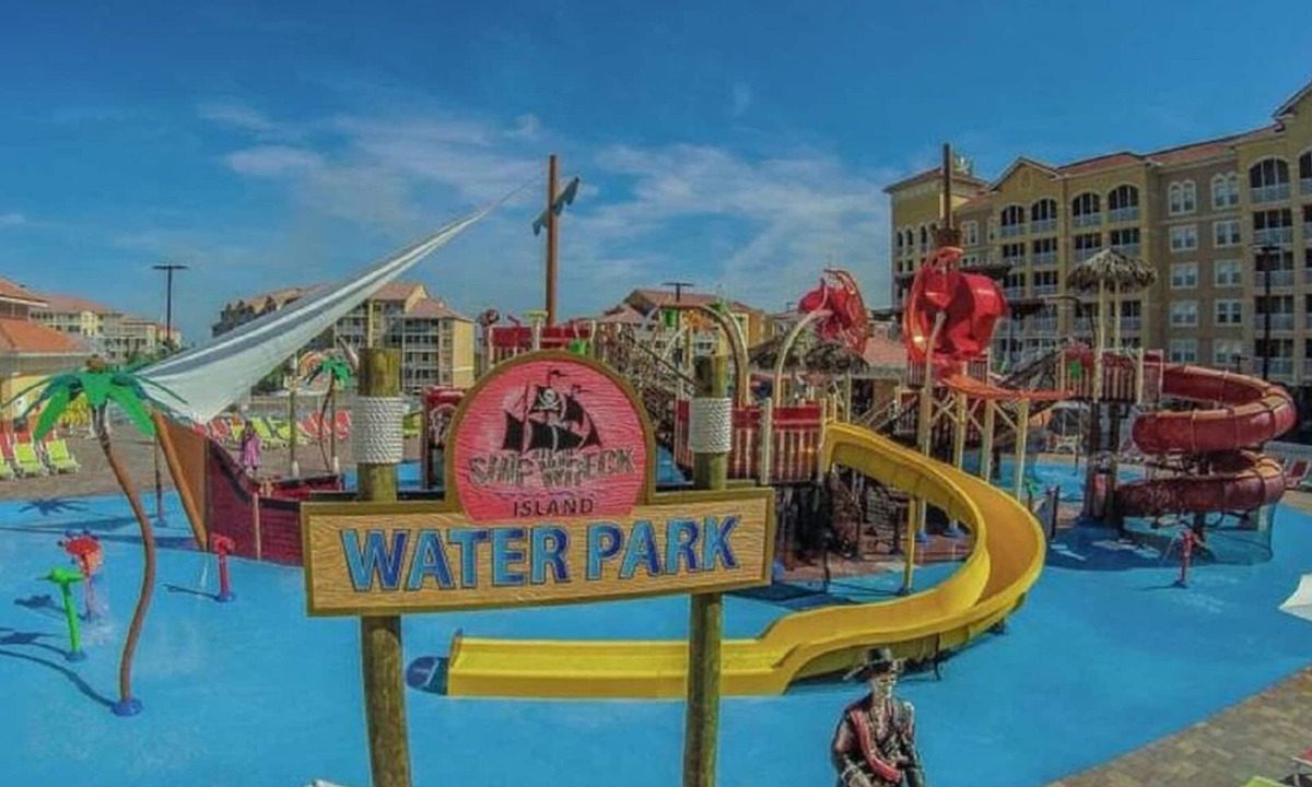 West Kissimmee Resort | Relax in Five Star Resort, minutes from Walt Disney World and other attractions.