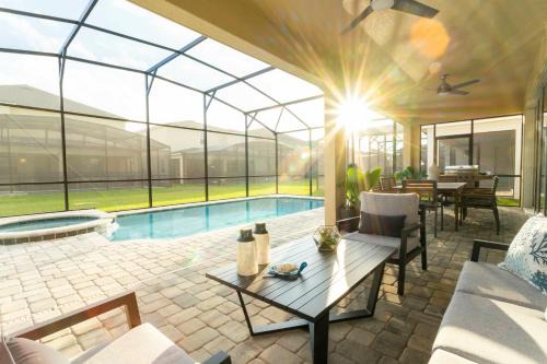 Four Corners House | Relax Play: Spacious Themed Retreat in Solara