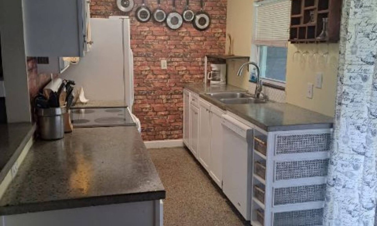 Cocoa West House | Relaxing 3 Bed/1.5 Bath "dog friendly". Sorry, No cats allowed. nSleeps 6