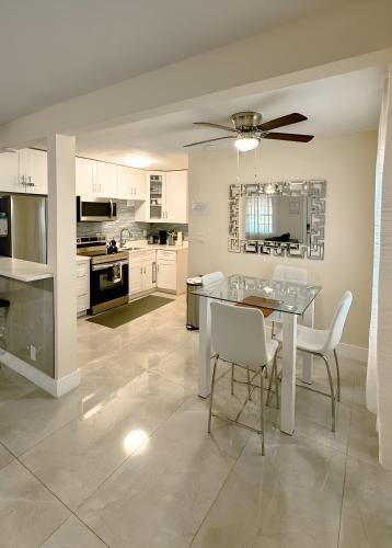 Central Fort Lauderdale Apartment | Relaxing 3 Bedroom House-Close to Beaches and Airport!