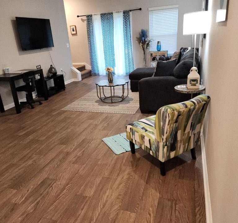 Arlington Apartment | Relaxing Modern 2BR Home - King Bd - Near DT JAX