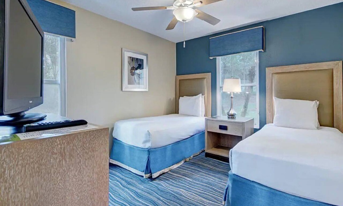 West Kissimmee Hotel | Relaxing Villa for the Ultimate Family Getaway | Best of British Pub - 2.4 miles