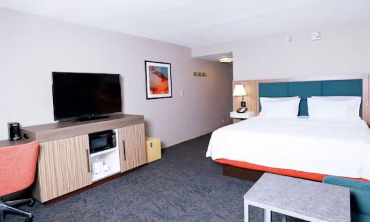 Wesley Chapel Hotel | Relaxing Whirlpool Studio Suite w/Sofa Bed | Fitness Center + Breakfast
