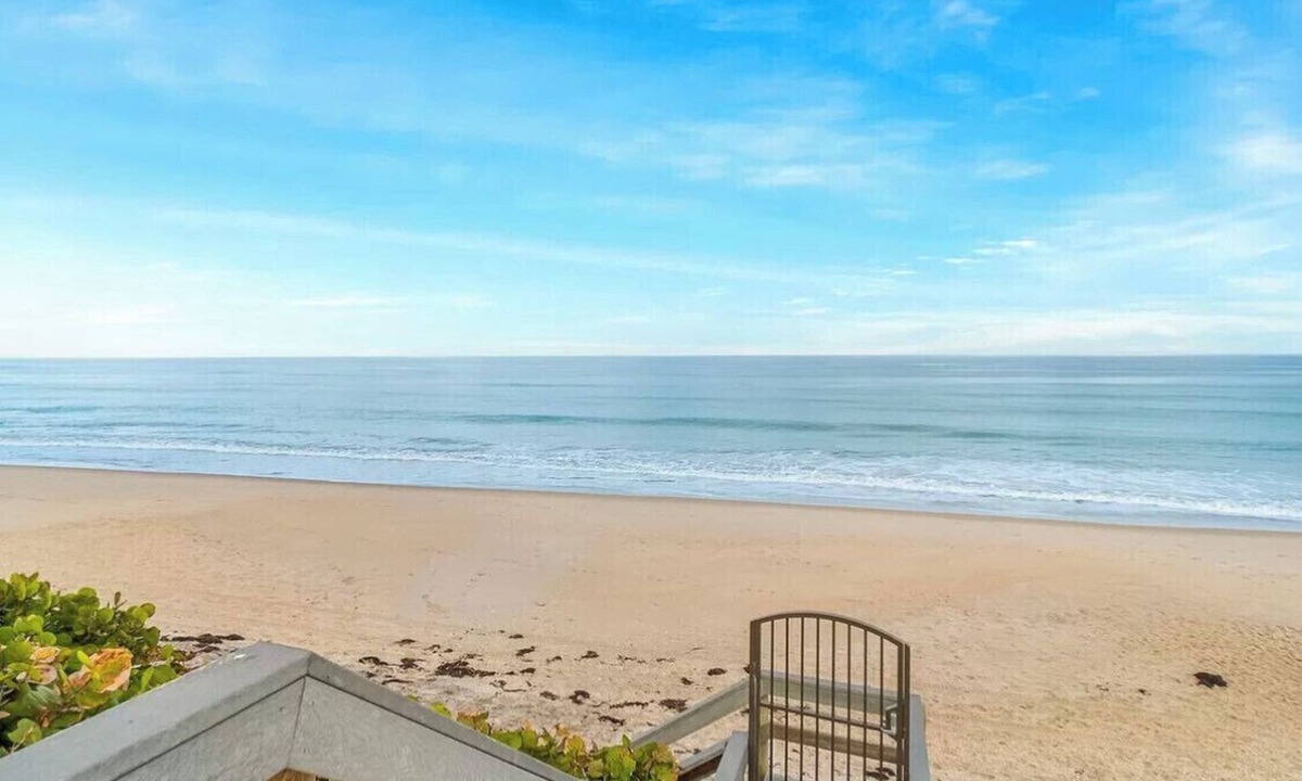 Indian River Shores Condo | Remodeled 3 bedroom condo, only 100 feet from the sandy private beach. Sleeps 10