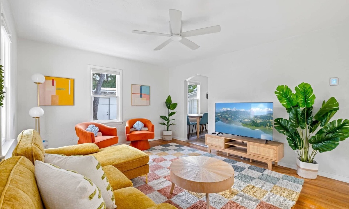 College Park House | Remodeled home w/patio, grill & fire pit