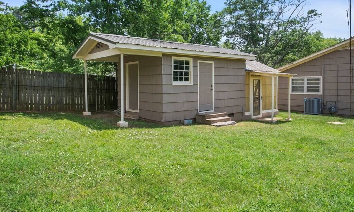 Decatur House | Renovated 3 bedroom home with all new furniture