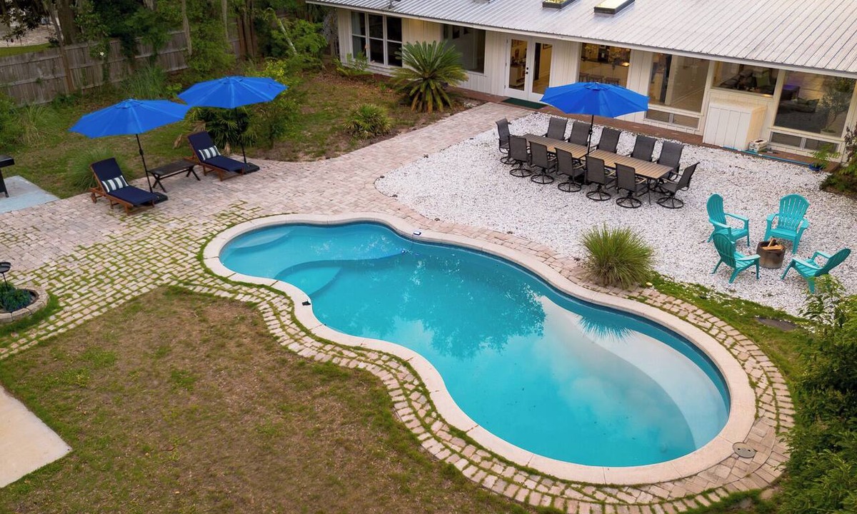 Gainesville House | Renovated 5 Bdrm House Walking Distance to Stadium and O'connell Center w/Pool