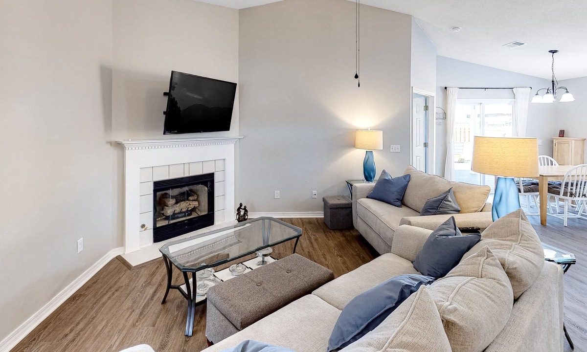 Emerald Shores House | Renovated, quiet home with dog-friendly yard, AC & deck - watch the Blue Angels