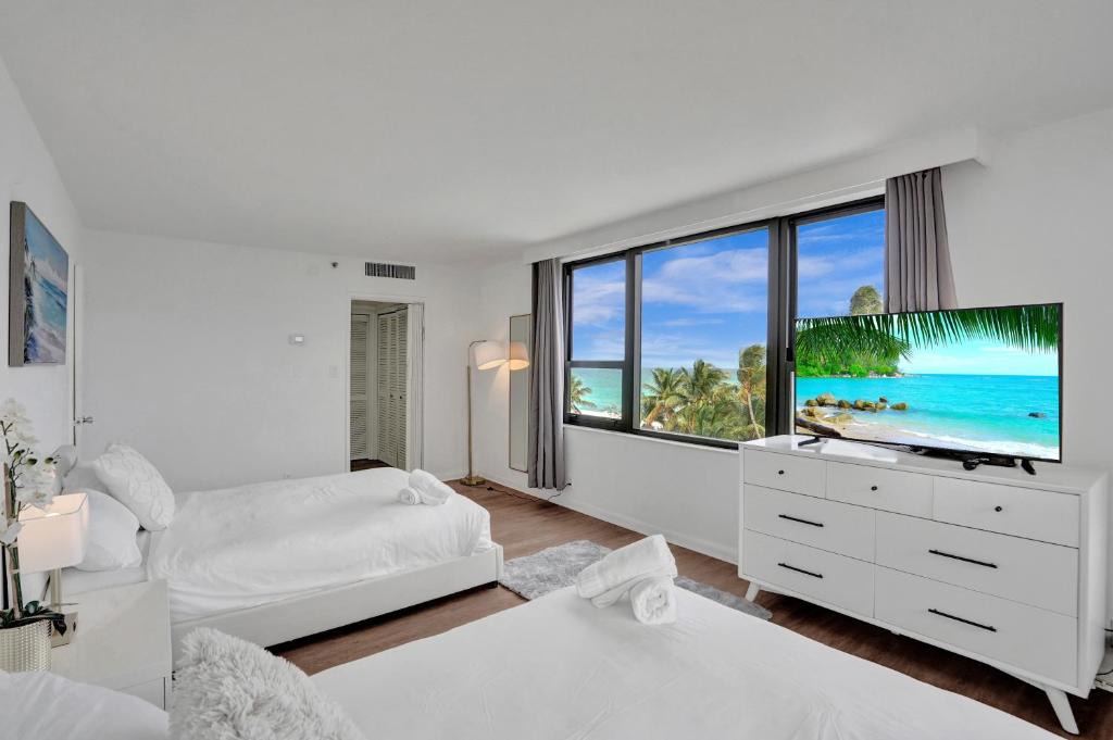 Mid Beach Apartment | Resort beach condo w beach service 601